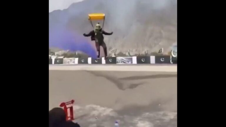 Pakistan Army Paratroopers Parachute Mishap Goes Viral